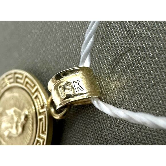 14K Yellow Gold Virgin Mary Religious Oval Pendant (17284) - Picture 7 of 7